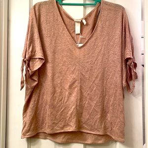 Linen slouchy v-neck top with bow sleeve detail